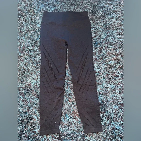 VS latter Seamless Leggings.. brand new - Picture 2 of 5